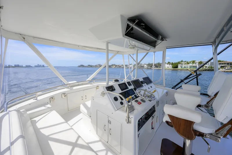 Slide: The Image of Hatteras 46 - Headwinds 1992 Hatteras 46 - Convertible - Headwinds - 6106076