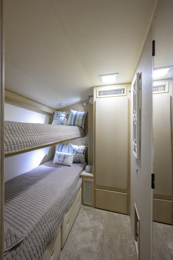 Slide: The Image of Hatteras 46 - Headwinds 1992 Hatteras 46 - Convertible - Headwinds - 6106118