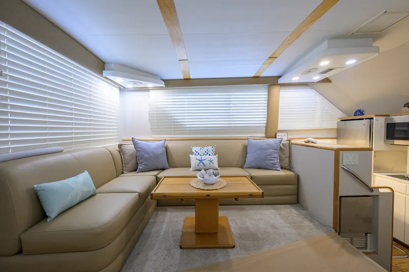 Slide: The Image of Hatteras 46 - Headwinds 1992 Hatteras 46 - Convertible - Headwinds - 6106129