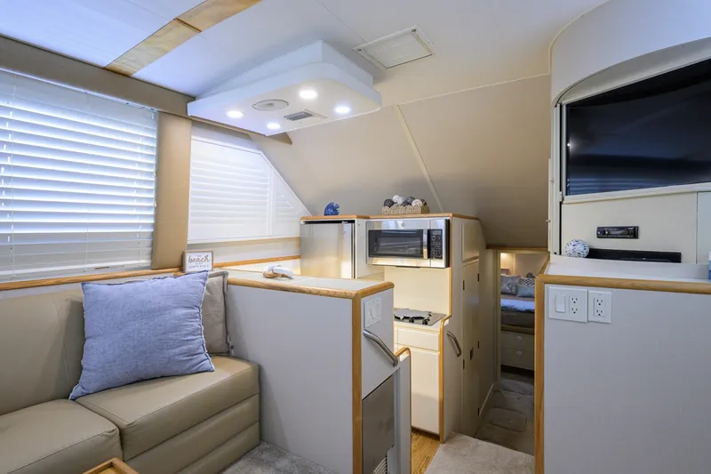 Slide: The Image of Hatteras 46 - Headwinds 1992 Hatteras 46 - Convertible - Headwinds - 6106134