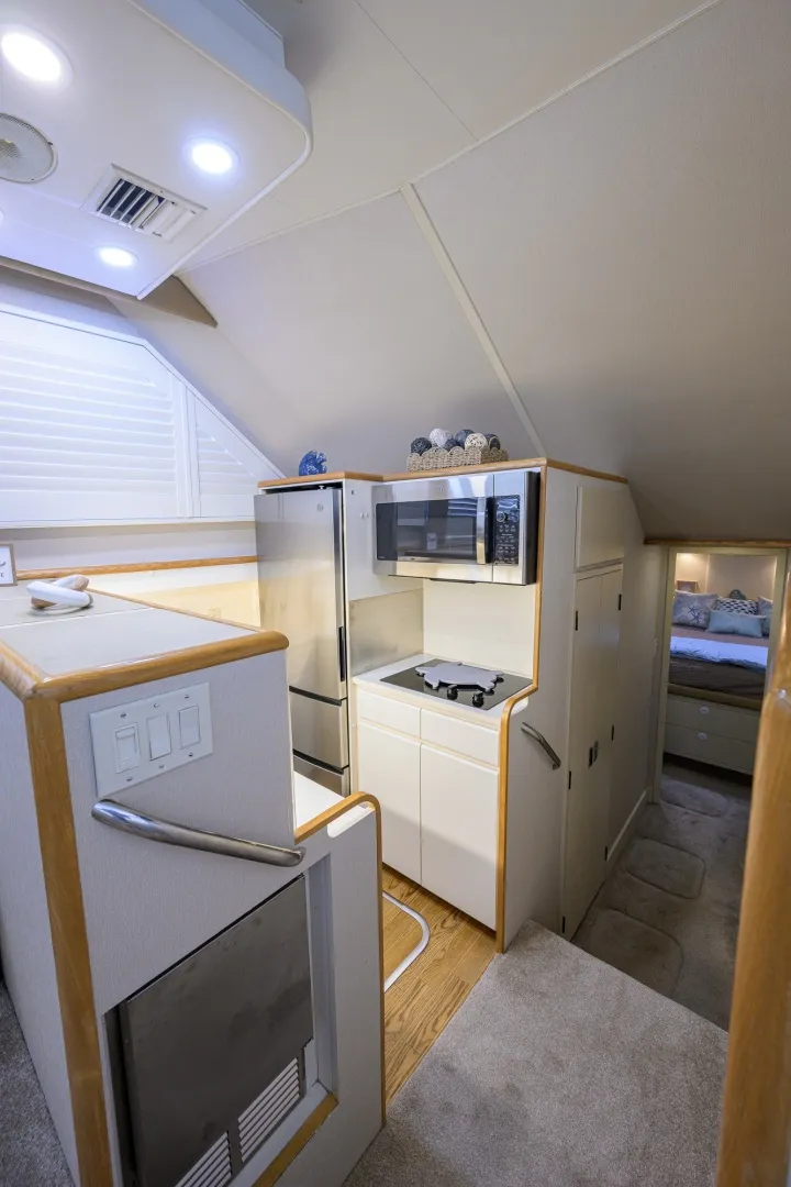Slide: The Image of Hatteras 46 - Headwinds 1992 Hatteras 46 - Convertible - Headwinds - 6106136