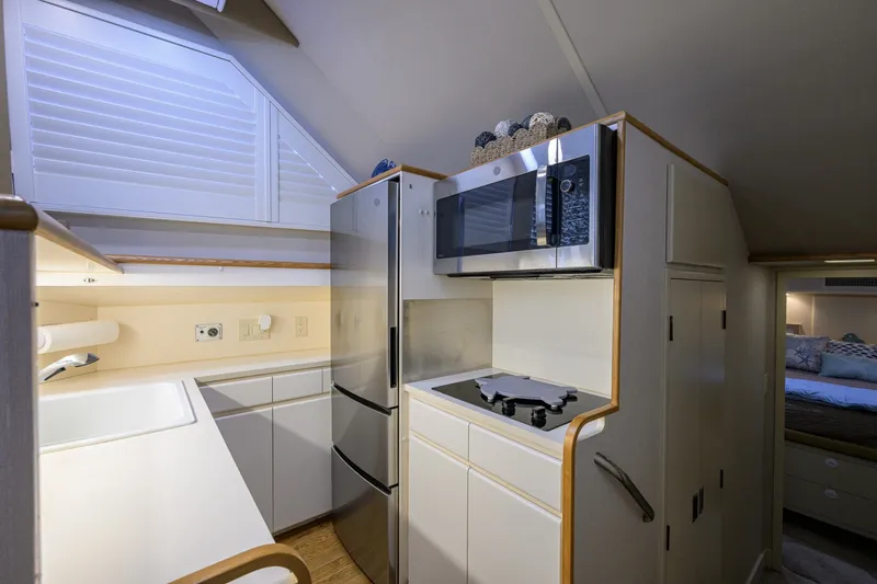 Slide: The Image of Hatteras 46 - Headwinds 1992 Hatteras 46 - Convertible - Headwinds - 6106137