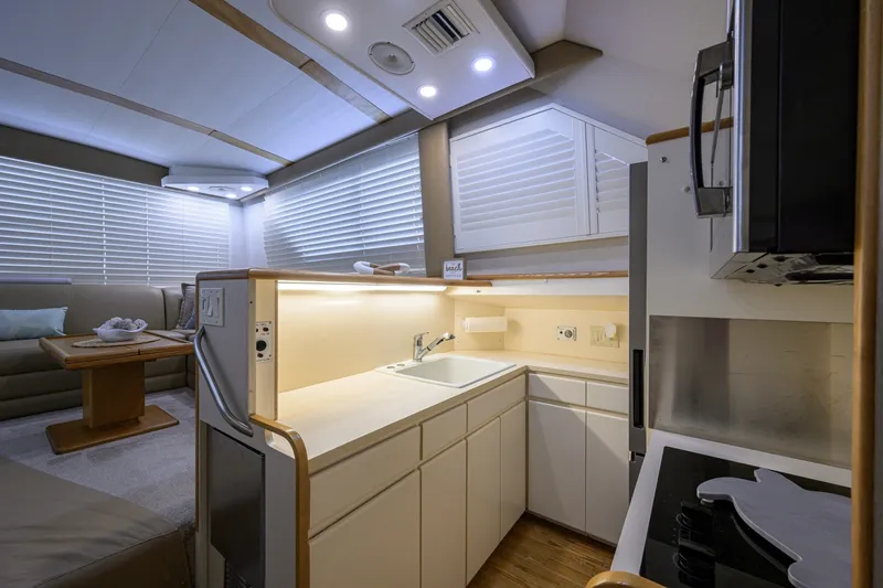 Slide: The Image of Hatteras 46 - Headwinds 1992 Hatteras 46 - Convertible - Headwinds - 6106138