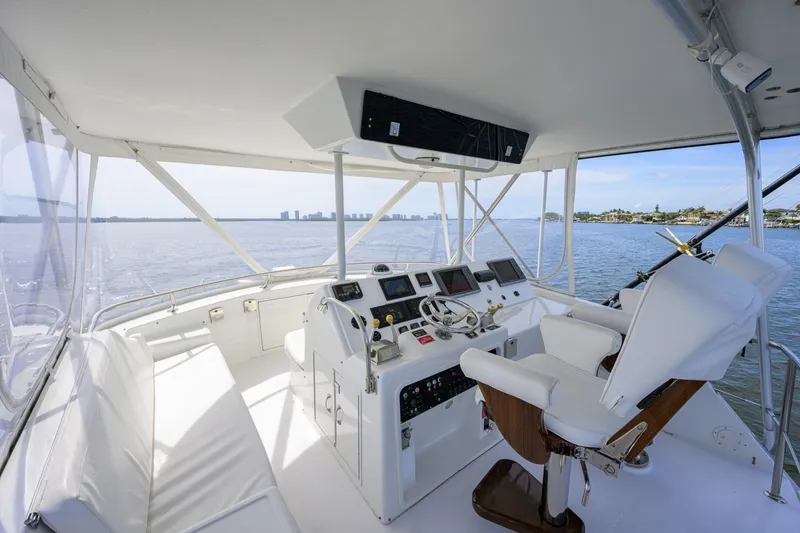Slide: The Image of Hatteras 46 - Headwinds 1992 Hatteras 46 - Convertible - Headwinds - 6106070