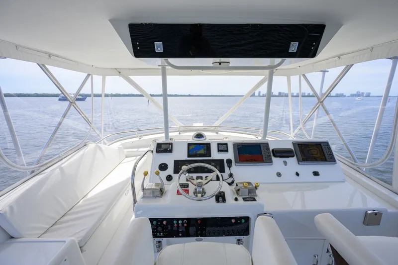 Slide: The Image of Hatteras 46 - Headwinds 1992 Hatteras 46 - Convertible - Headwinds - 6106071