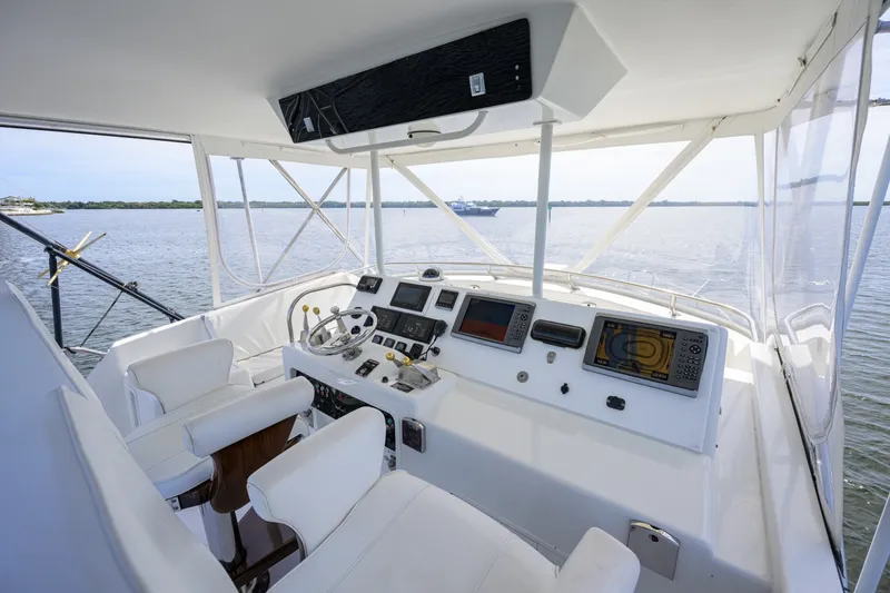 Slide: The Image of Hatteras 46 - Headwinds 1992 Hatteras 46 - Convertible - Headwinds - 6106072