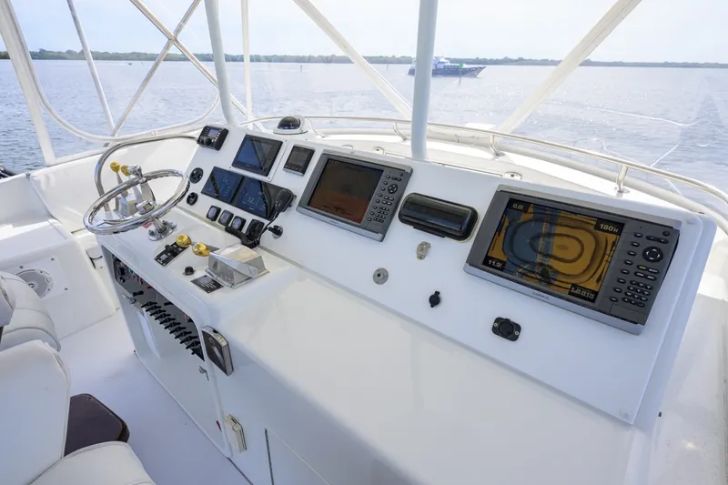 Slide: The Image of Hatteras 46 - Headwinds 1992 Hatteras 46 - Convertible - Headwinds - 6106073