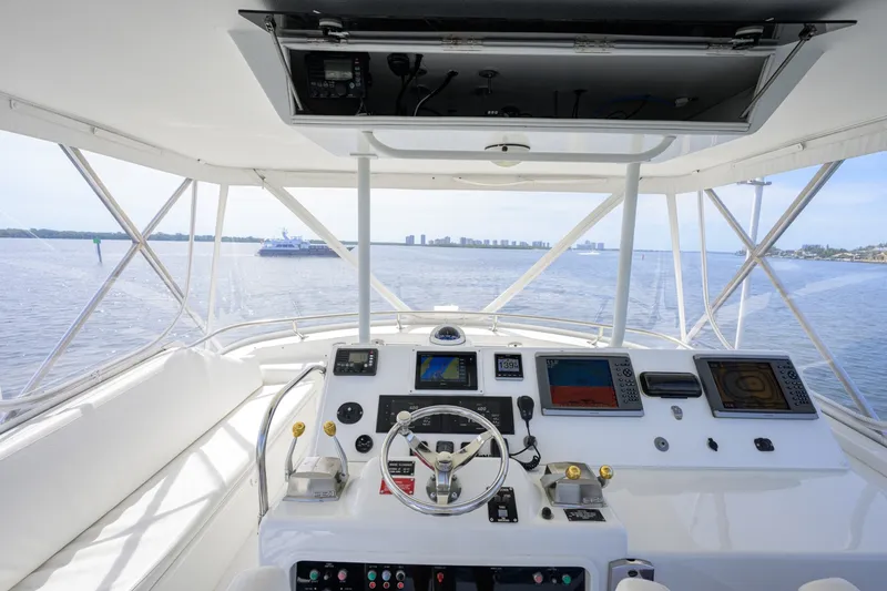 Slide: The Image of Hatteras 46 - Headwinds 1992 Hatteras 46 - Convertible - Headwinds - 6106074