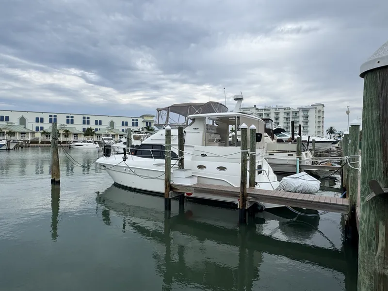 Slide: The Image of Sea Ray 380 Aft Cabin 2001 - 6104732