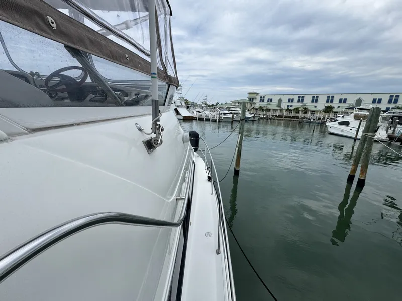 Slide: The Image of Sea Ray 380 Aft Cabin 2001 - 6104908