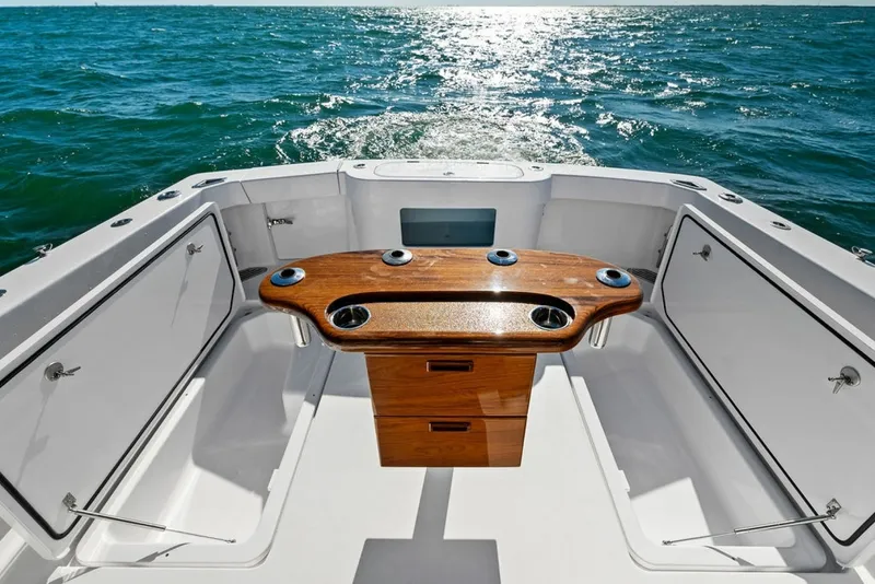 Slide: The Image of Bertram 35 Flybridge 2027 - 6106498
