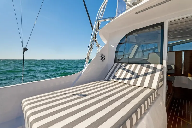 Slide: The Image of Bertram 35 Flybridge 2027 - 6106501