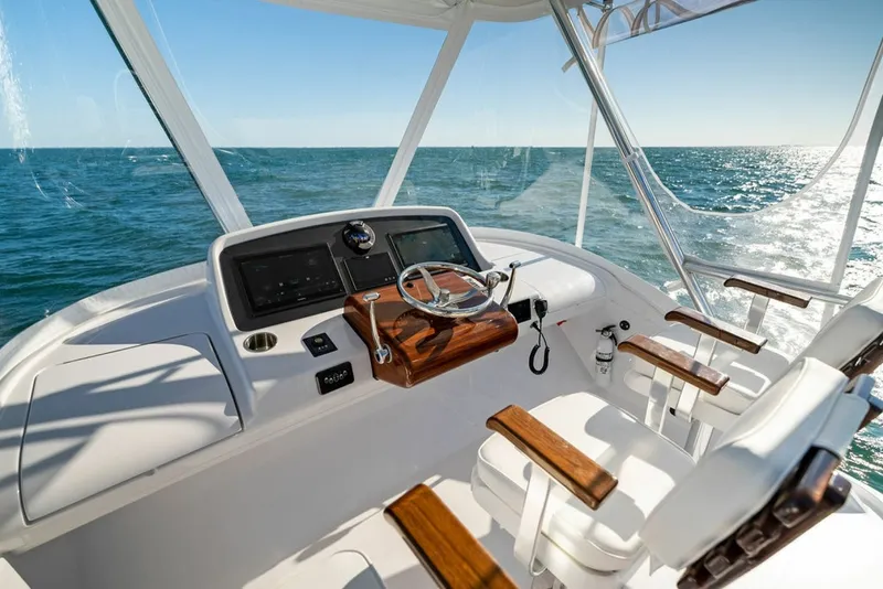 Slide: The Image of Bertram 35 Flybridge 2027 - 6106505
