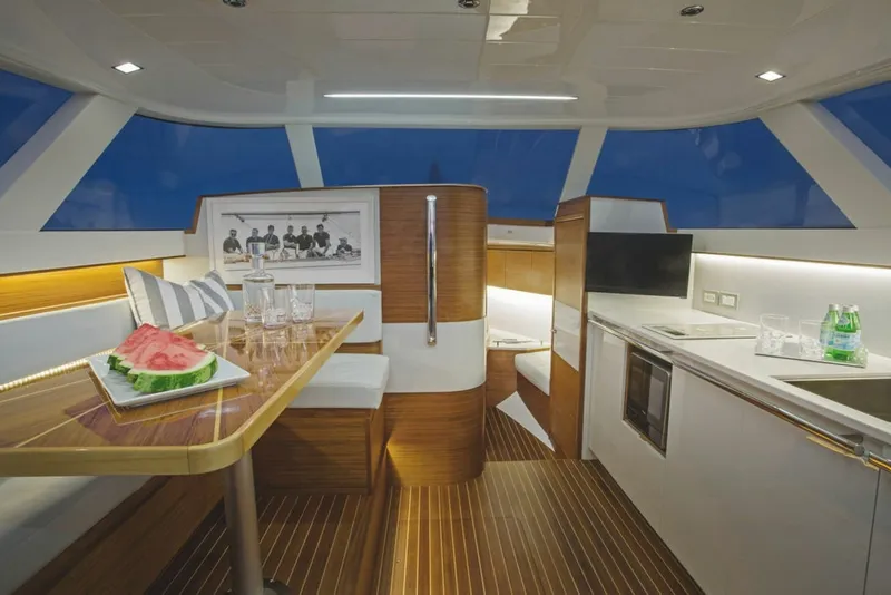 Slide: The Image of Bertram 35 Flybridge 2027 - 6106508