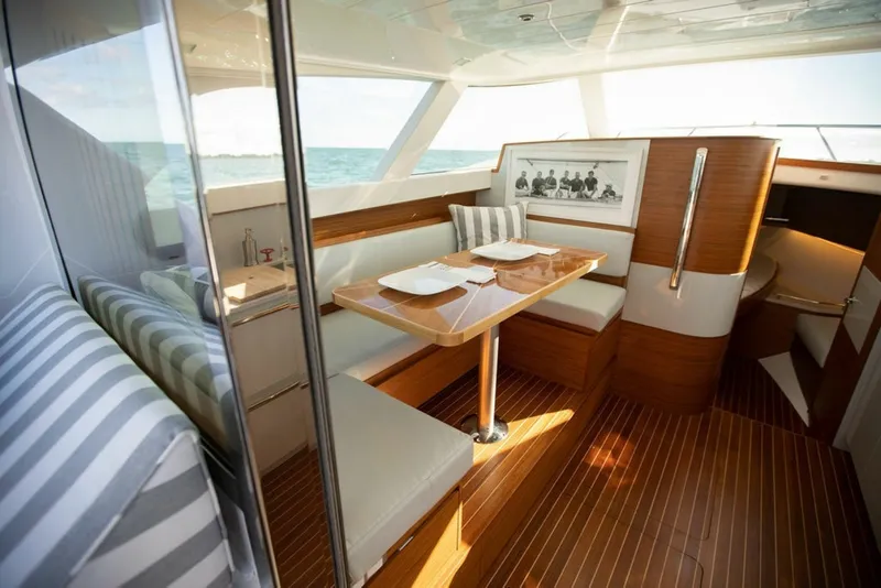 Slide: The Image of Bertram 35 Flybridge 2027 - 6106512