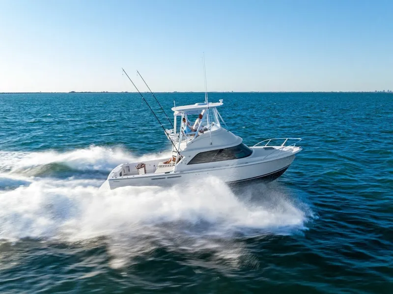 Slide: The Image of Bertram 35 Flybridge 2027 - 6106495