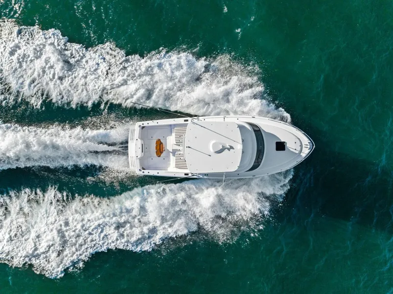 Slide: The Image of Bertram 35 Flybridge 2027 - 6106494