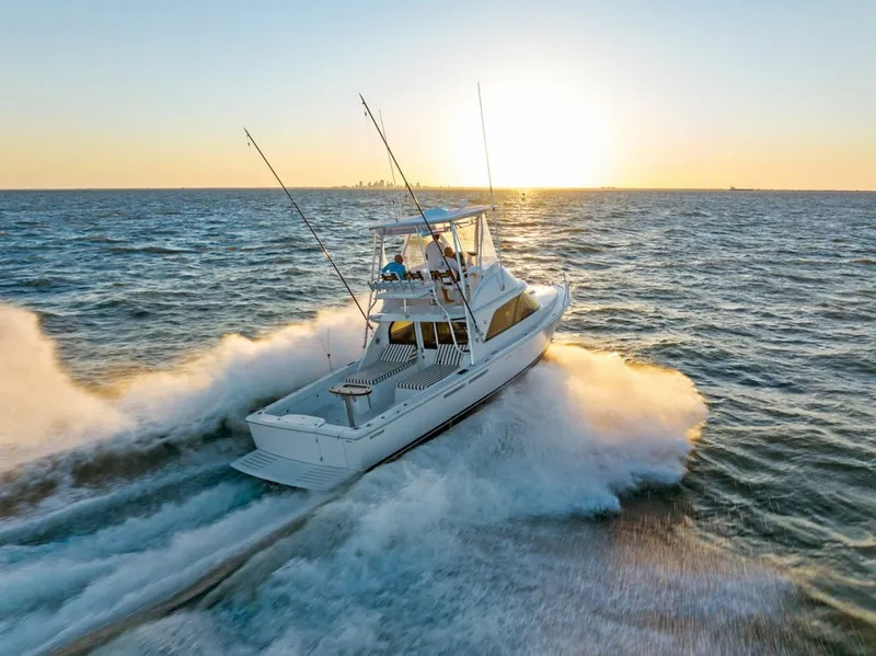 Slide: The Image of Bertram 35 Flybridge 2027 - 6106496