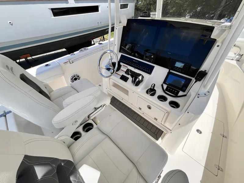 Slide: The Image of Cobia 320 Center Console 2021 - 6104566