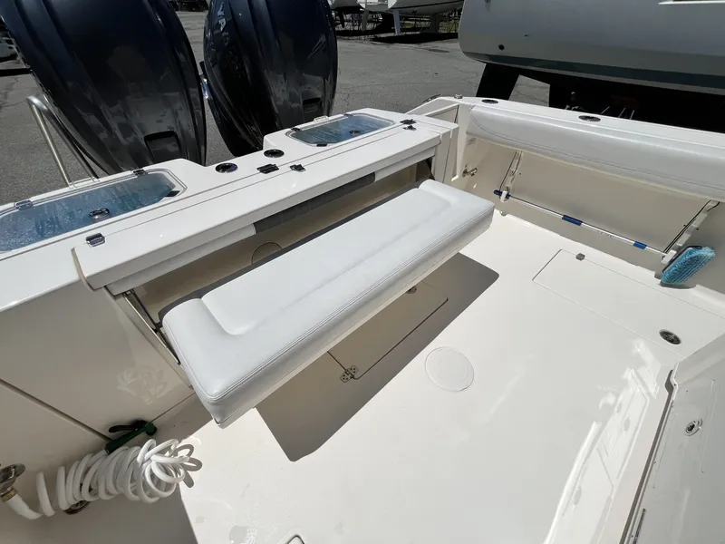 Slide: The Image of Cobia 320 Center Console 2021 - 6104556