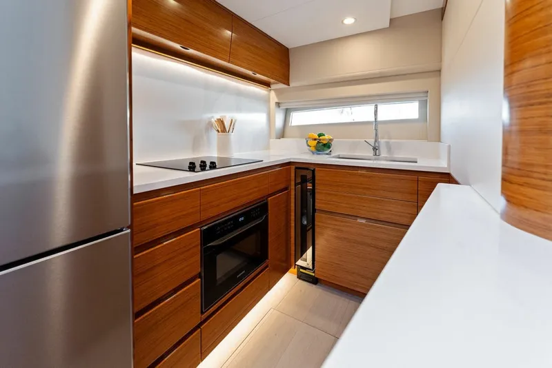 Slide: The Image of Bertram 50 Sport 2027 - 6106465