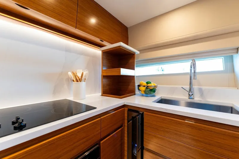 Slide: The Image of Bertram 50 Sport 2027 - 6106468