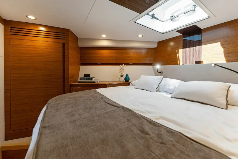Slide: The Image of Bertram 50 Sport 2027 - 6106451