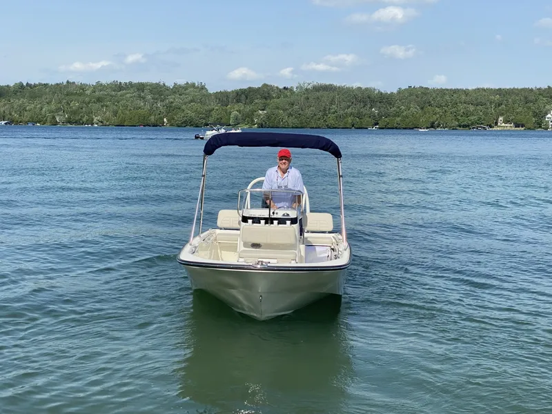 Slide: The Image of Boston Whaler 170 Montauk 2025 - 6110085