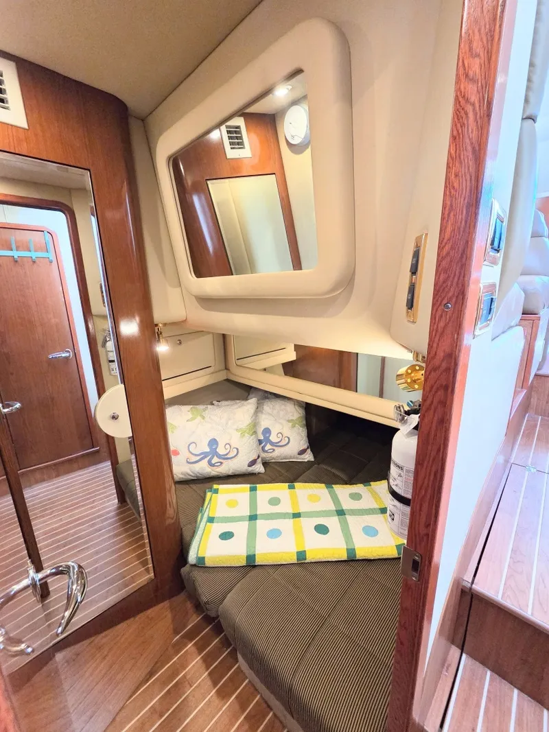 Slide: The Image of Sea Ray 480 Motor Yacht 2002 - 6105619