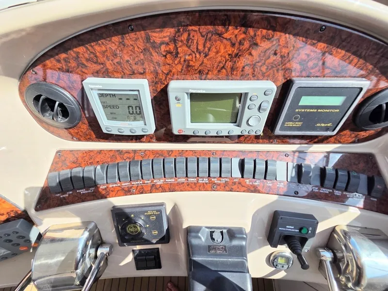 Slide: The Image of Sea Ray 480 Motor Yacht 2002 - 7508514