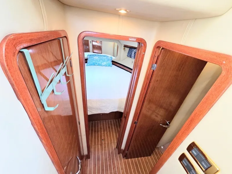 Slide: The Image of Sea Ray 480 Motor Yacht 2002 - 7508485