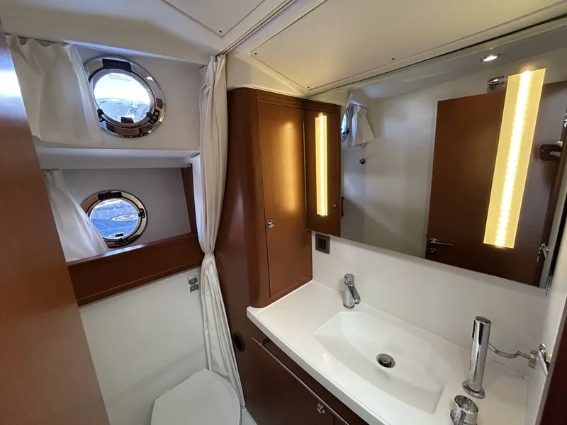 Slide: The Image of Beneteau 44 Swift Trawler 2018 - 6105227