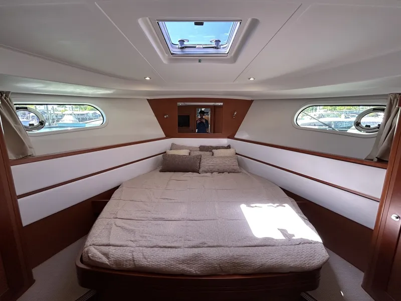 Slide: The Image of Beneteau 44 Swift Trawler 2018 - 6105228
