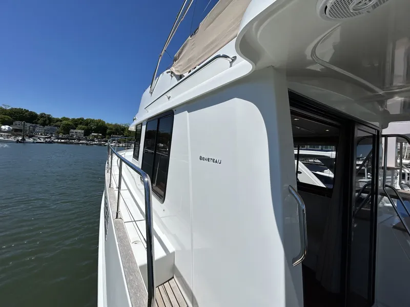Slide: The Image of Beneteau 44 Swift Trawler 2018 - 6105217