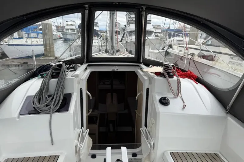 Slide: The Image of Beneteau Oceanis 30.1 2023 - 6110852