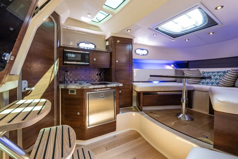 Slide: The Image of Boston Whaler 345 Conquest 2019 - 6105562