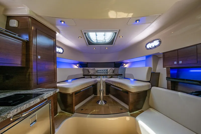 Slide: The Image of Boston Whaler 345 Conquest 2019 - 6105561
