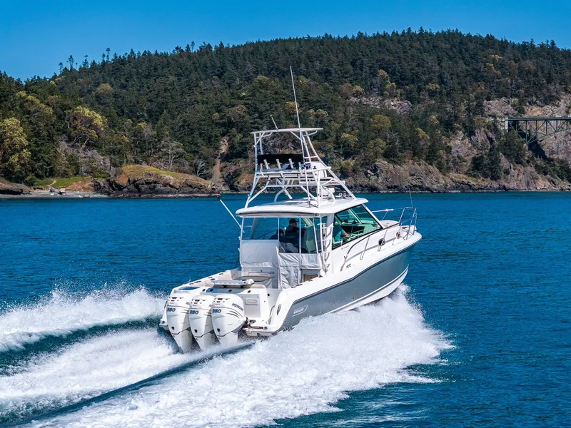 Slide: The Image of Boston Whaler 345 Conquest 2019 - 6105595