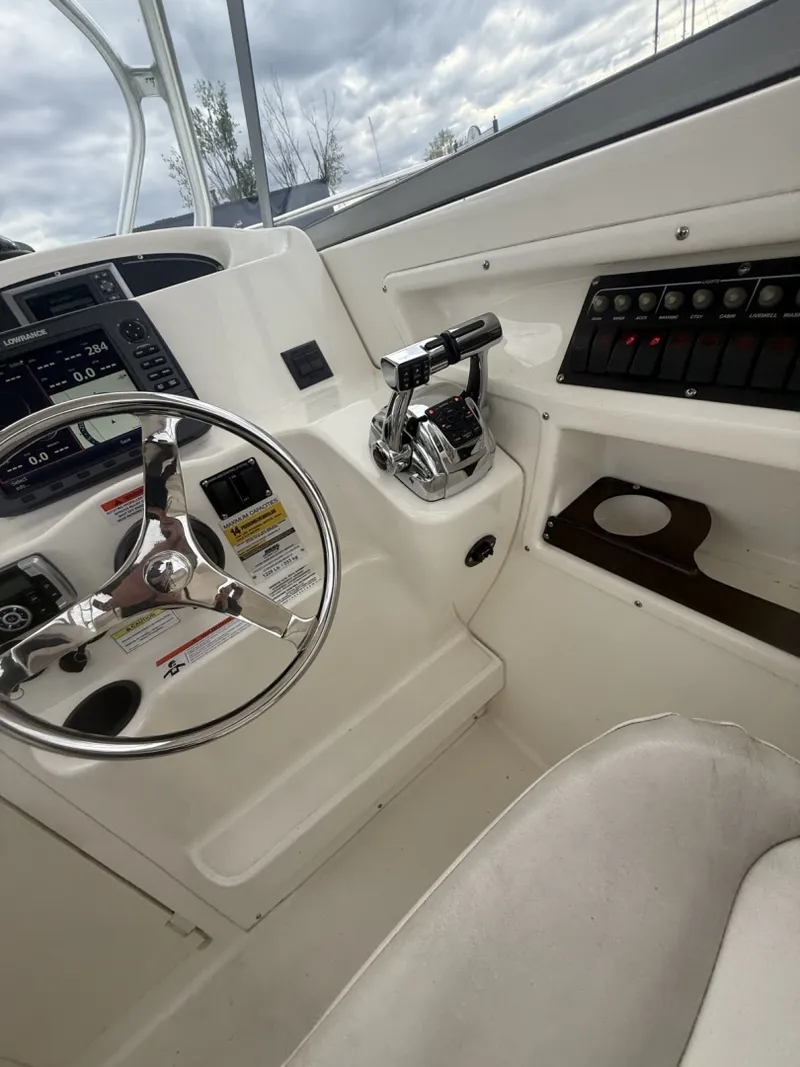 Slide: The Image of Boston Whaler 255 Conquest 2012 - 6105663