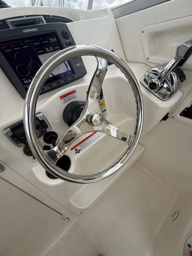 Slide: The Image of Boston Whaler 255 Conquest 2012 - 6105666