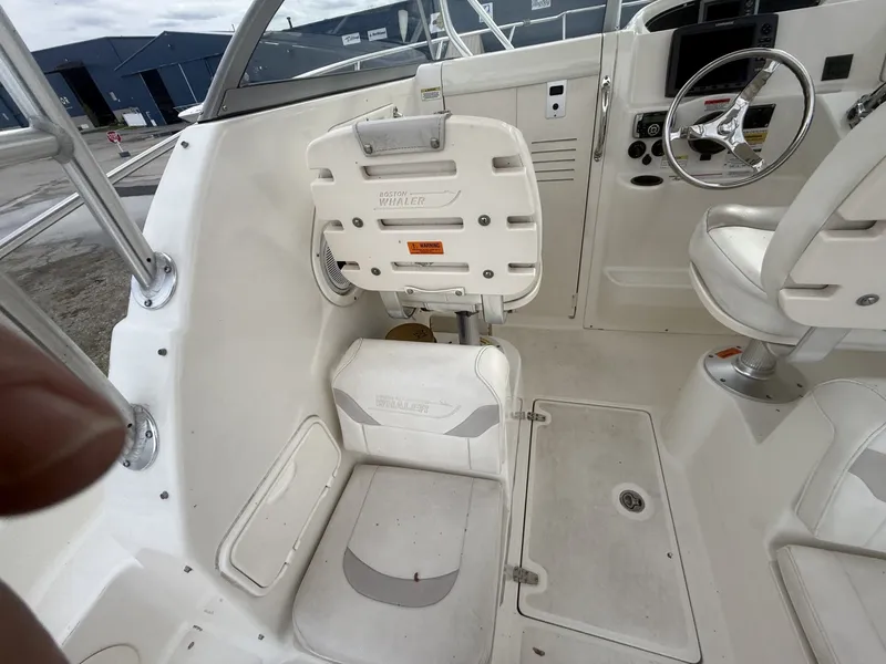 Slide: The Image of Boston Whaler 255 Conquest 2012 - 6105711