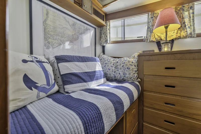 Slide: The Image of Grand Banks 49 Classic 1983 - 6106750