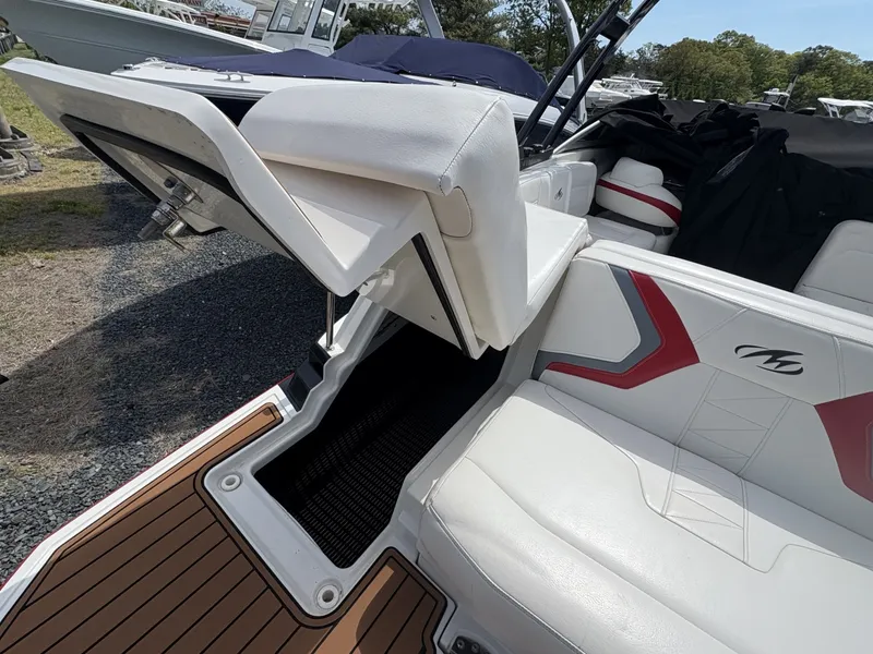 Slide: The Image of Monterey M5 Sport Boat 2013 - 6107387