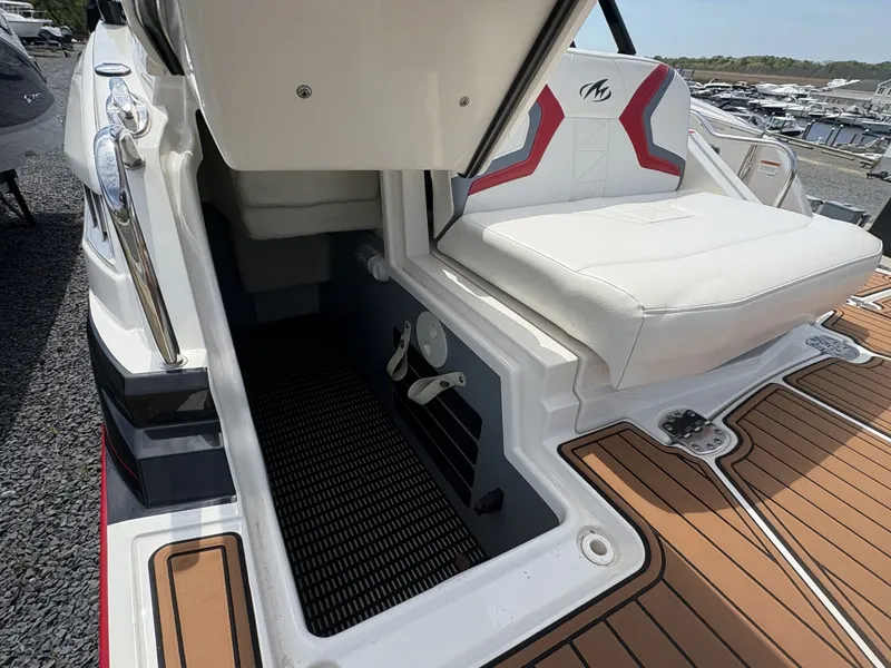 Slide: The Image of Monterey M5 Sport Boat 2013 - 6107388