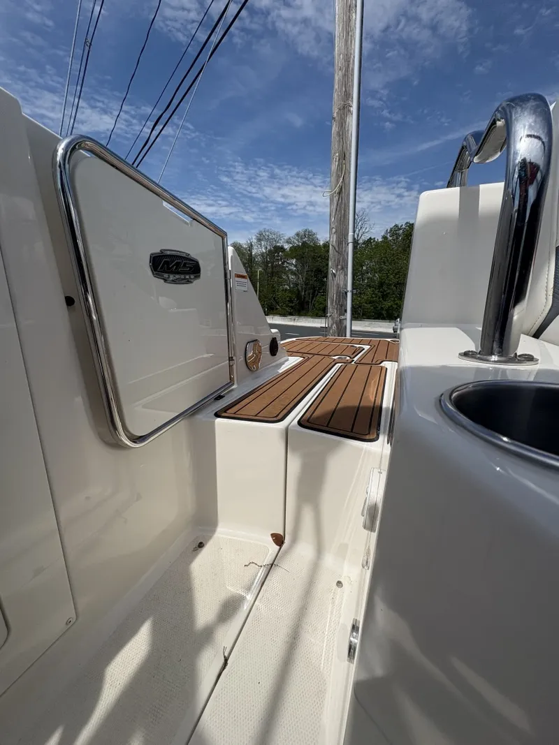 Slide: The Image of Monterey M5 Sport Boat 2013 - 6107410