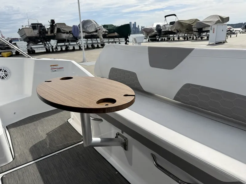 Slide: The Image of Four Winns V355 Coupe 2022 - 6107863