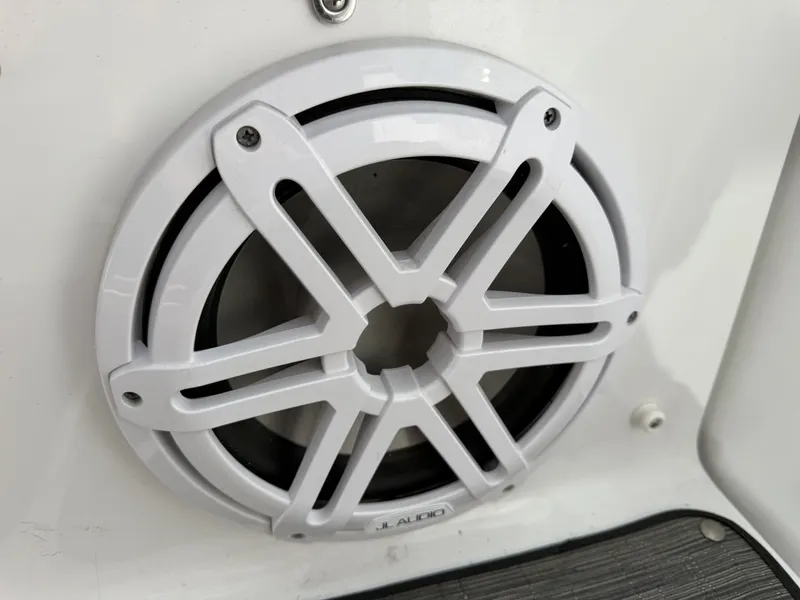 Slide: The Image of Four Winns V355 Coupe 2022 - 6107904