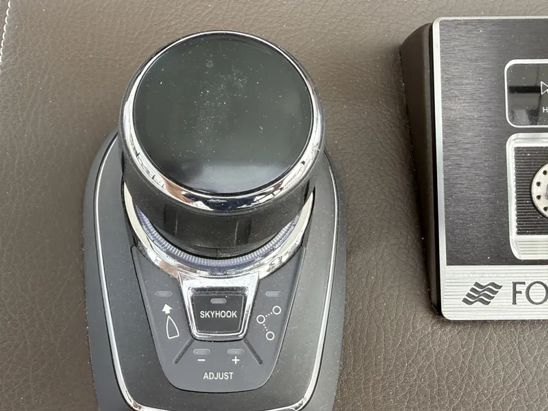 Slide: The Image of Four Winns V355 Coupe 2022 - 6107913