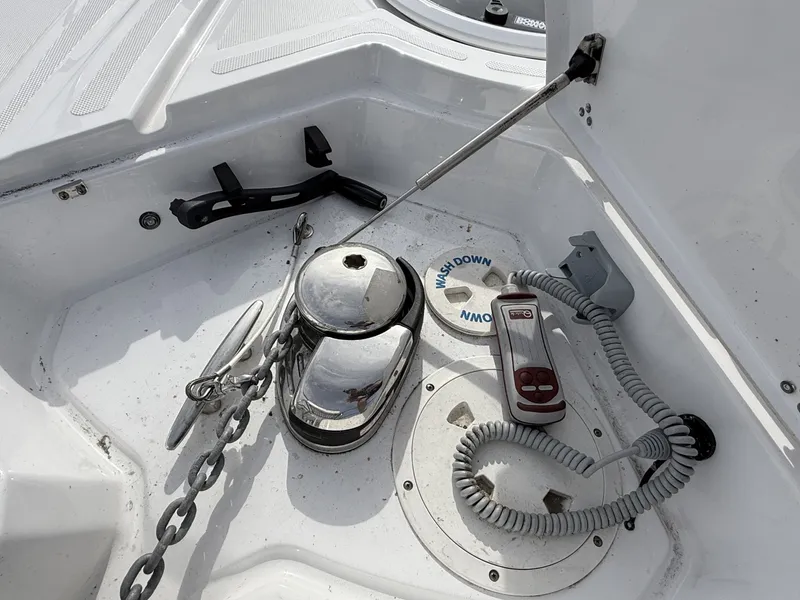 Slide: The Image of Four Winns V355 Coupe 2022 - 6107921