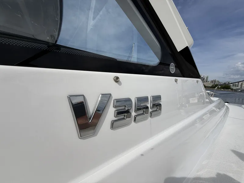 Slide: The Image of Four Winns V355 Coupe 2022 - 6107901